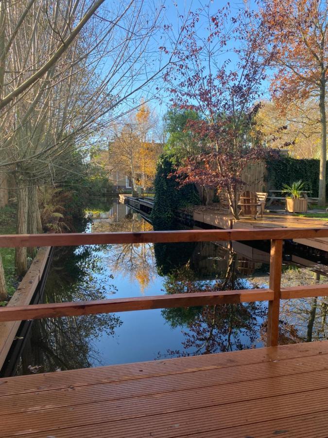 Casa Aan De Plas, Met Sauna En Hottub Of Jacuzzi Bed & Breakfast Nieuwkoop