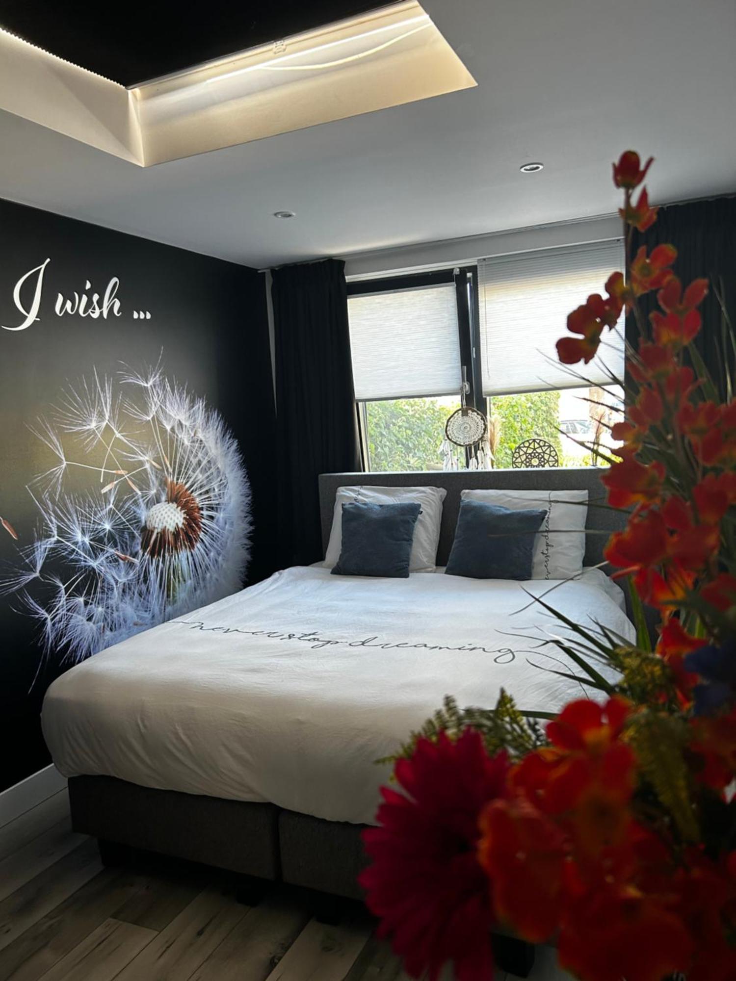 Casa Aan De Plas, Met Sauna En Hottub Of Jacuzzi Bed & Breakfast Nieuwkoop