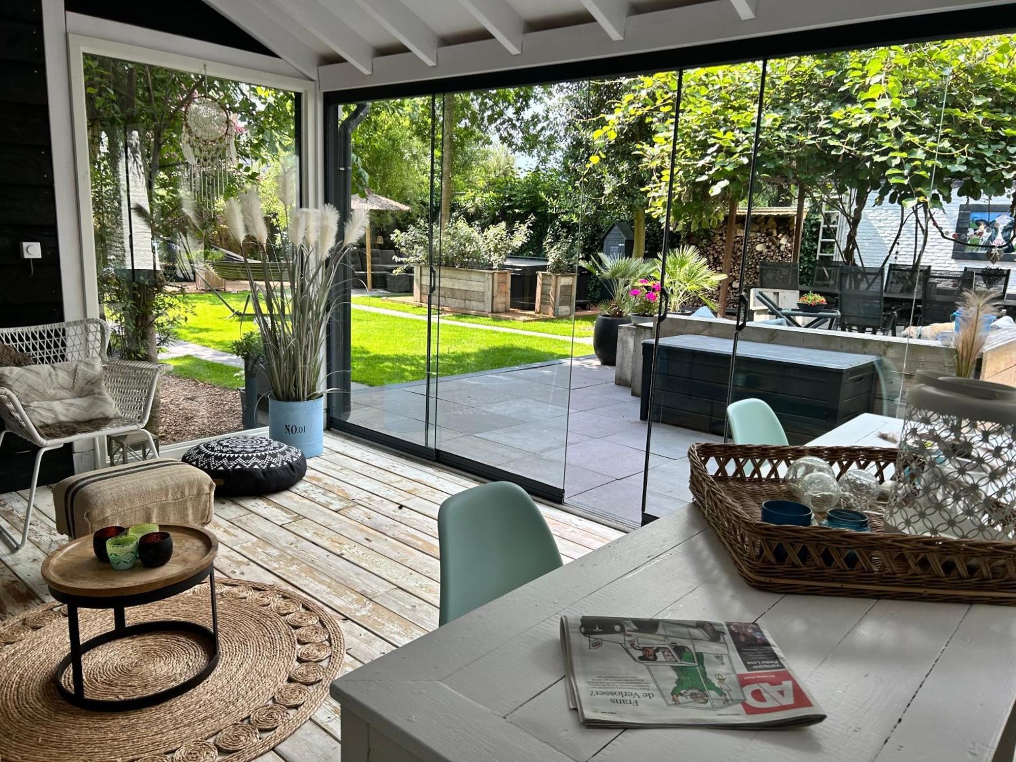 Casa Aan De Plas, Met Sauna En Hottub Of Jacuzzi Bed & Breakfast *