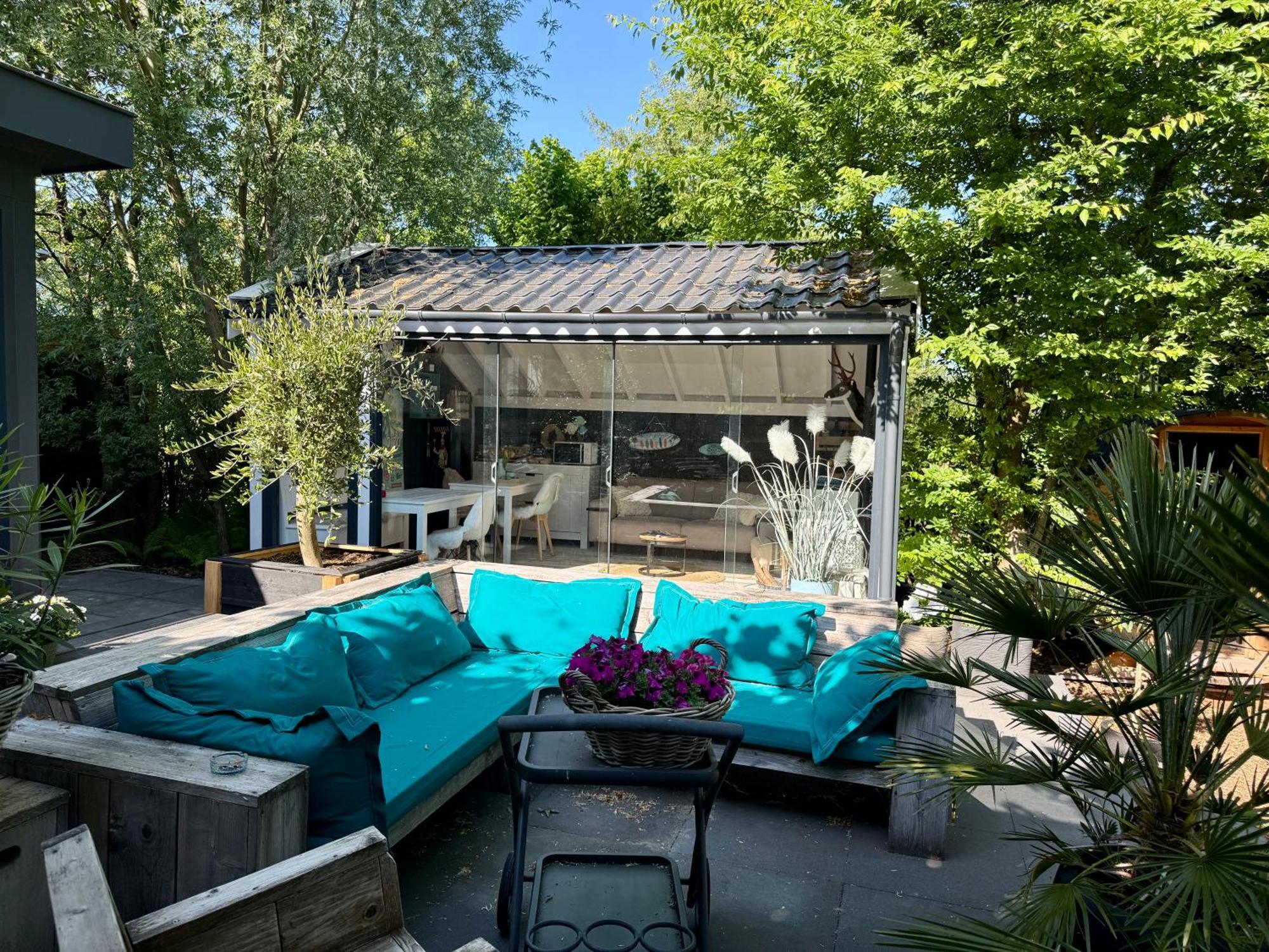 Casa Aan De Plas, Met Sauna En Hottub Of Jacuzzi Nieuwkoop