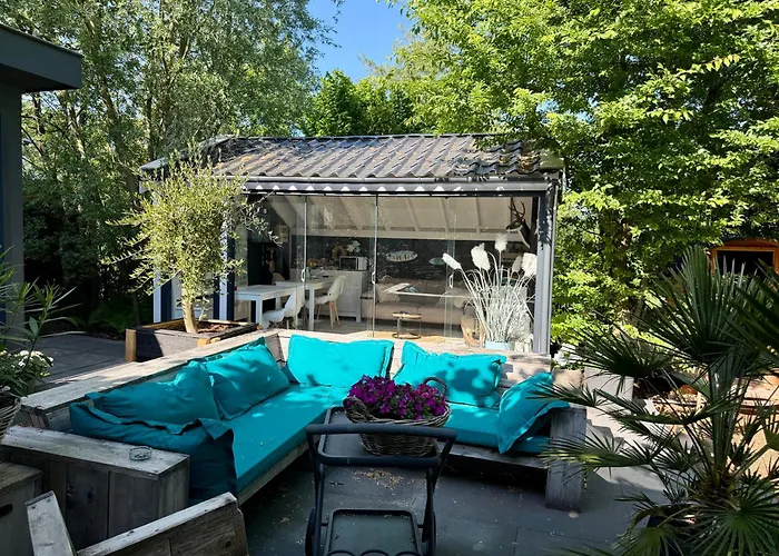 Casa Aan De Plas, B&B Met Sauna En Hottub Of Jacuzzi