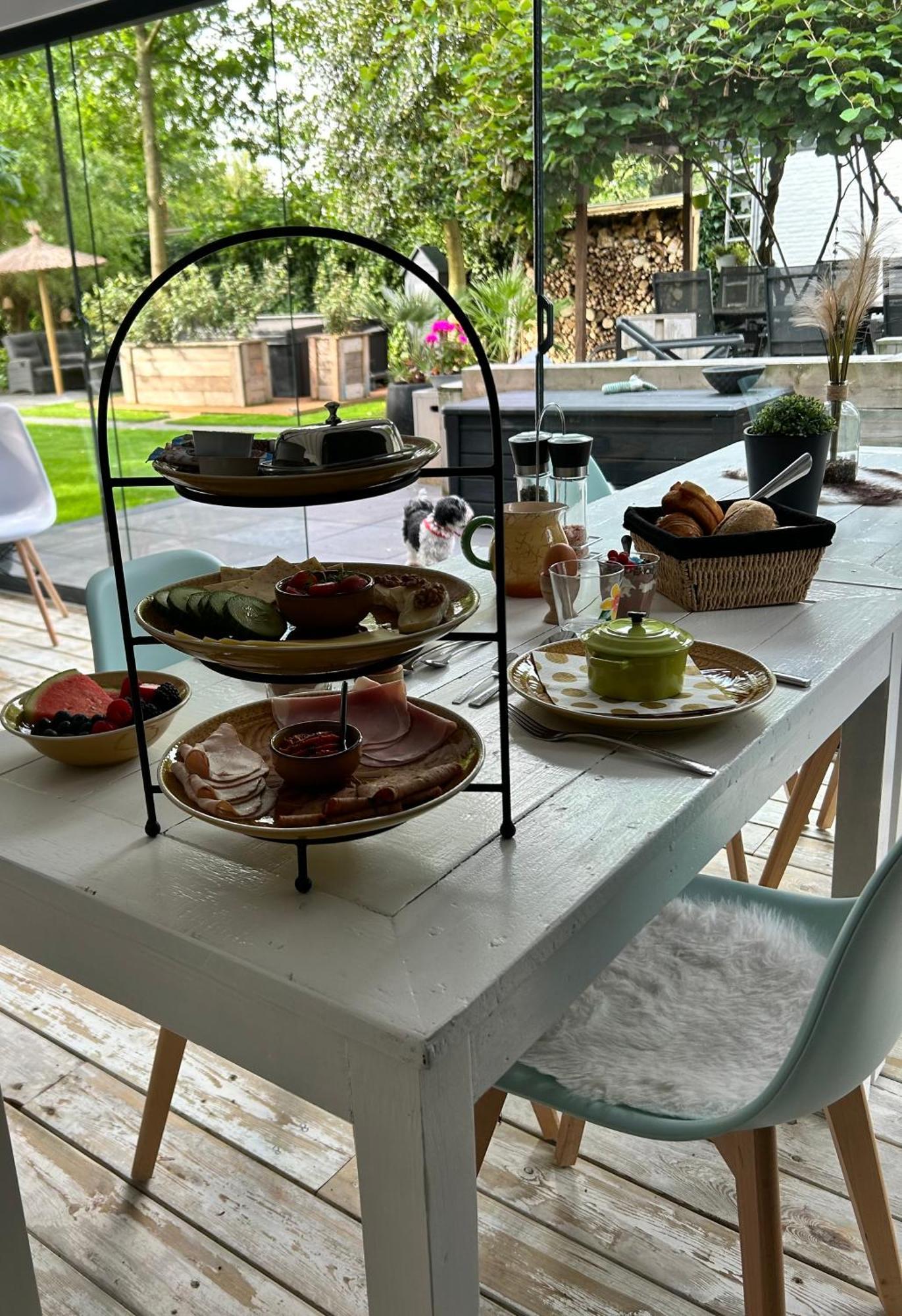 Casa Aan De Plas, Met Sauna En Hottub Of Jacuzzi Nieuwkoop